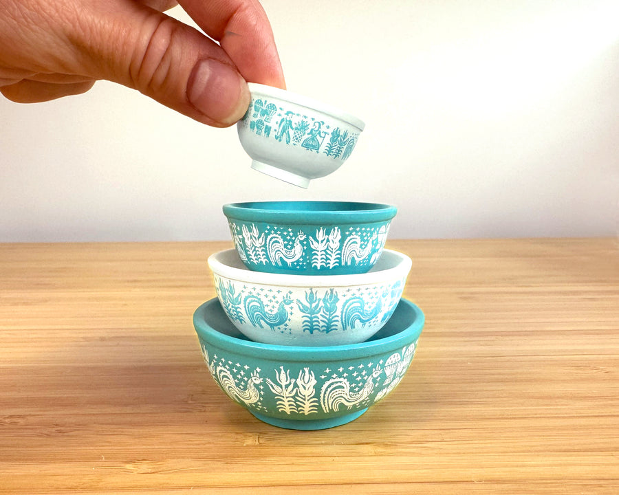 Mini Pyrex-Inspired Mixing Bowls – Retro Stackable Display Set