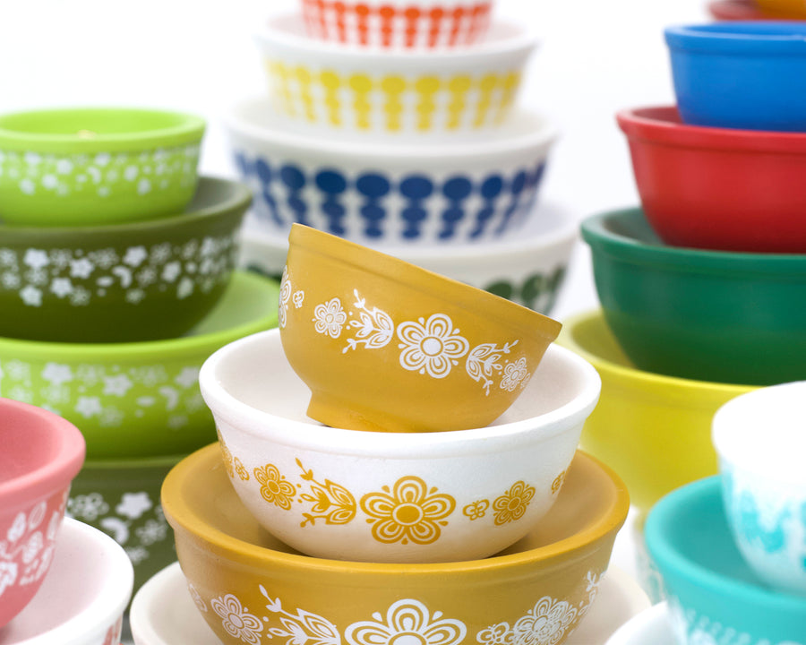 Mini Pyrex-Inspired Mixing Bowls – Retro Stackable Display Set
